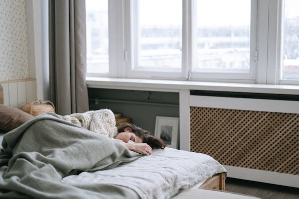 Des astuces simples pour mieux dormir en hiver